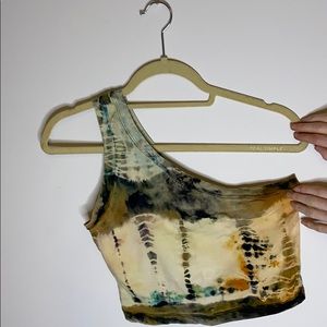 One shoulder cropped tank